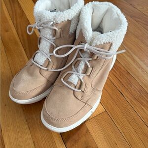 Sorel Tan Winter Boots with White Lining